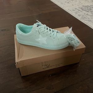 Vintage Havana mint green laced shoes size 8